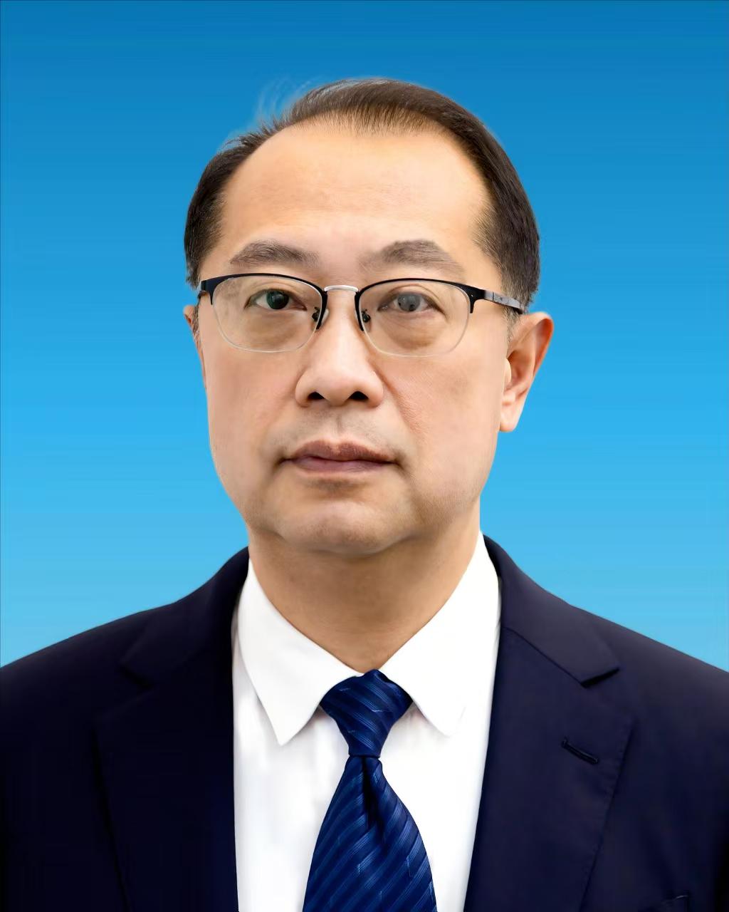 赵 颖